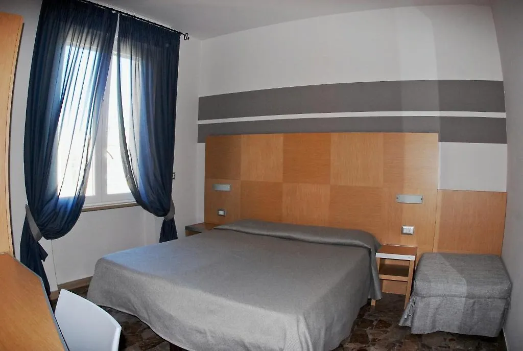 Hotel La Scaletta Lido di Ostia 3*,